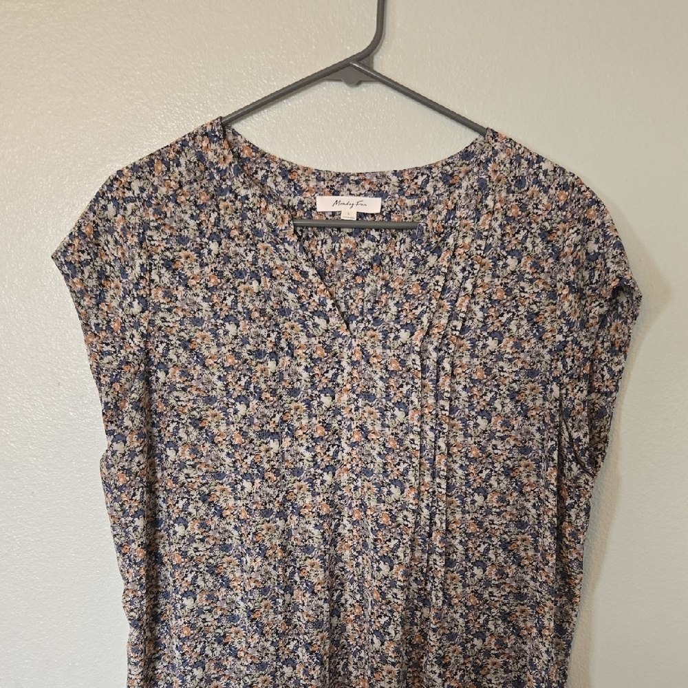 Monday Fun | Blue Floral Flowy Cap Sleeve Top Size Large